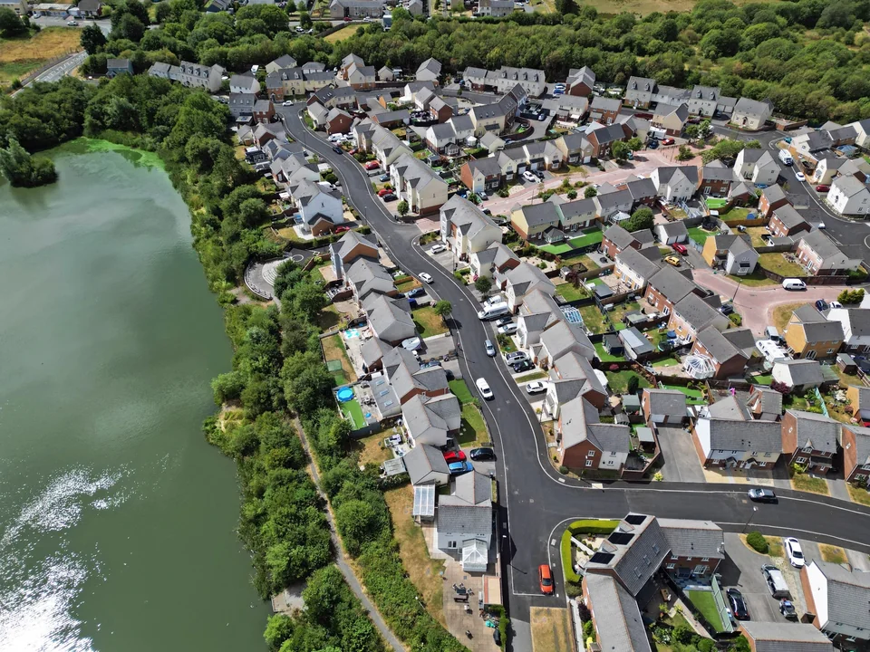 Aerial photograph of a residential development beside a lake