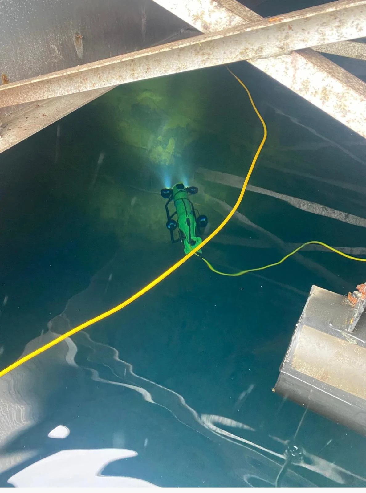 Tethered underwater ROV with lights deployed through a water tank access opening