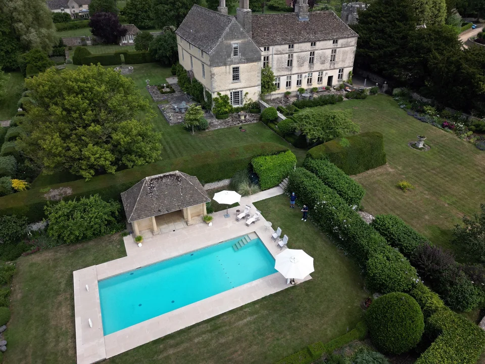 Country house and landscaped grounds with an outdoor swimming pool